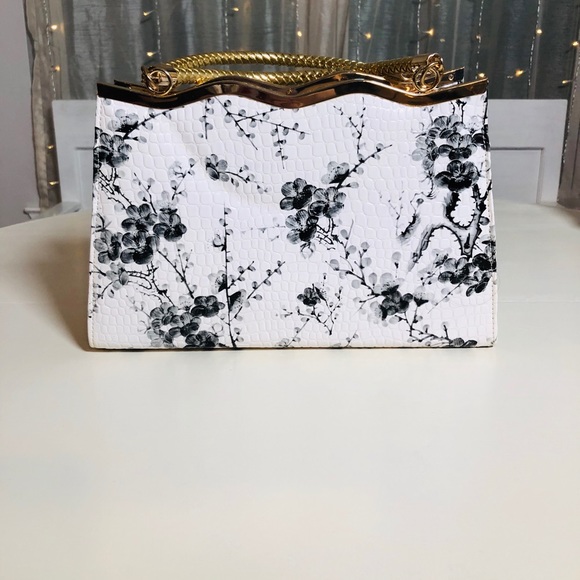 Disney Epcot China Black & White Floral Purse - Picture 4 of 8